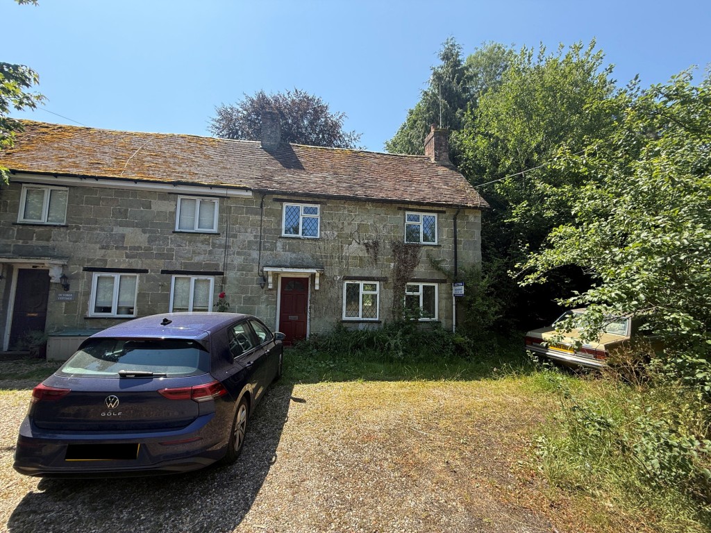 Lot: 86 - END-TERRACE COTTAGE FOR IMPROVEMENT - front view of the cottage